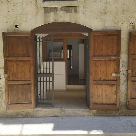 Il Rosso E Il Nero Apartment Barletta Bagian luar foto