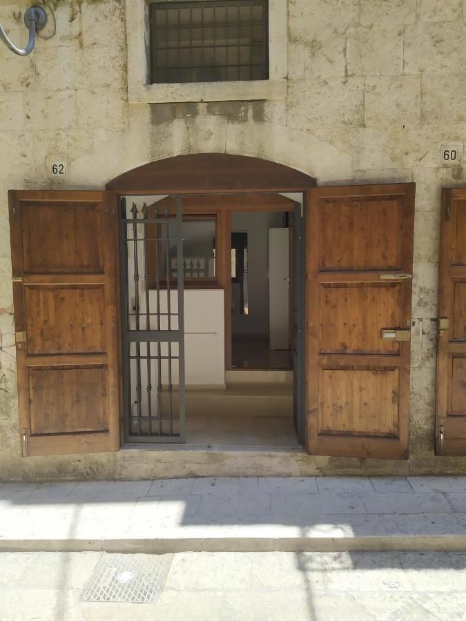 Il Rosso E Il Nero Apartment Barletta Bagian luar foto